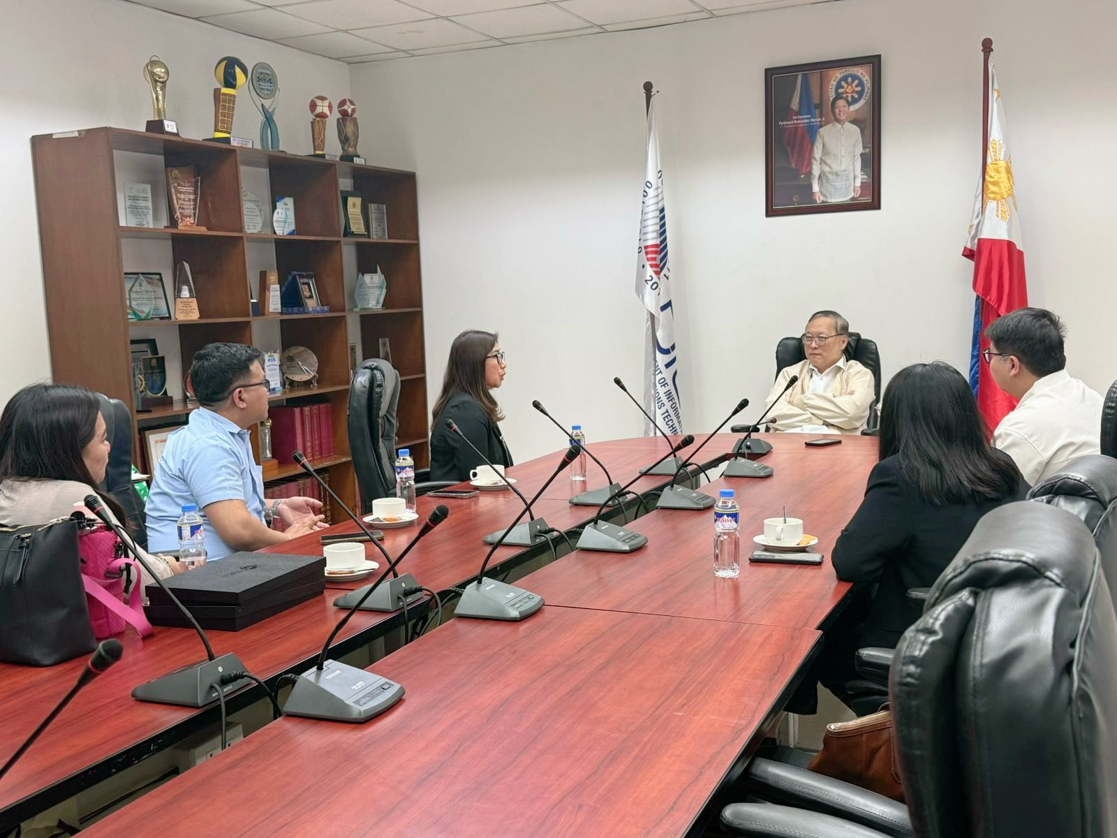 PEMAP officers with then Secretary of the Department of Information and Communication Technology, Ivan Uy